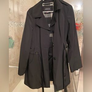 London fog waterproof trench size large